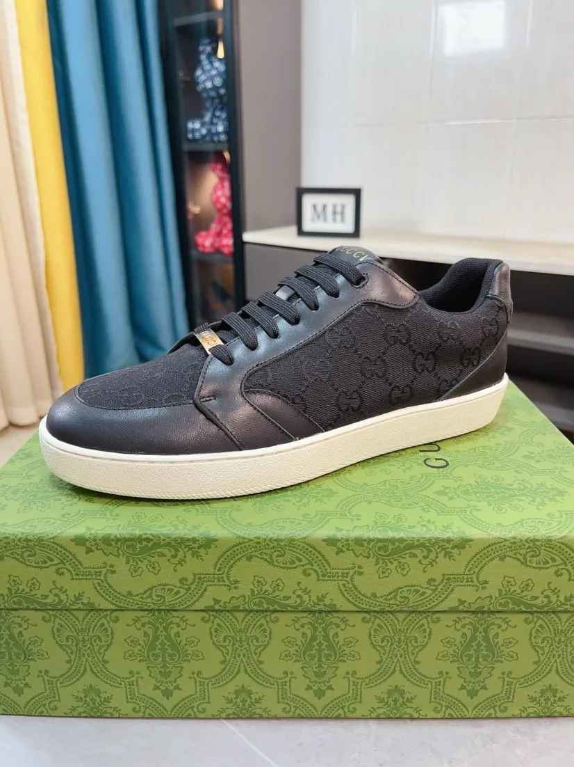 Men's shoes 💰400🌹🌹[GUCCI] Gucci's new lace-up casual men's shoes are on the market first, and the materials and workmanship are superior to all versions on the market. The highest quality shipped first-layer cowhide with imported original perforated materials➕Genuine leather lining, privately molded soft outsole, high foot comfort, imported special materials highlight the brand's unique charm, high-end customization 38-44